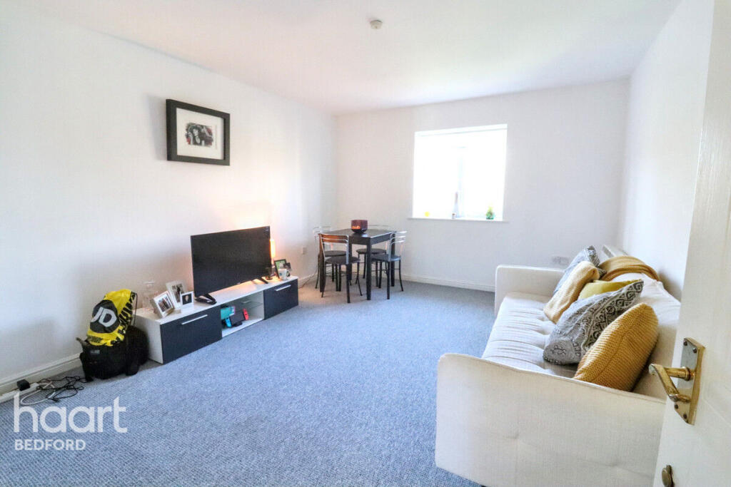 Gillespie Close, Bedford photo 5
