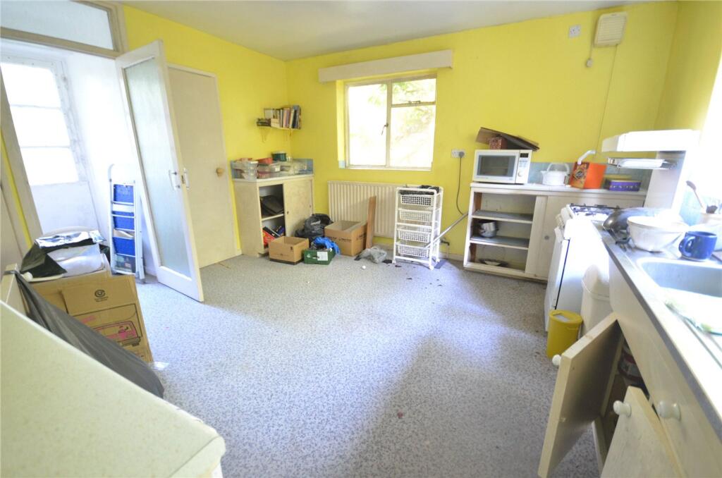 House in Farnham, Shortheath - View 3