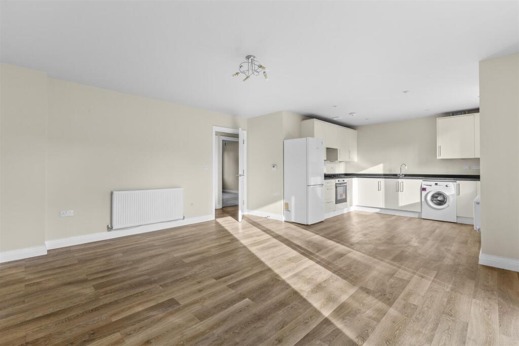 Apartment in High Wycombe, Sands - View 5