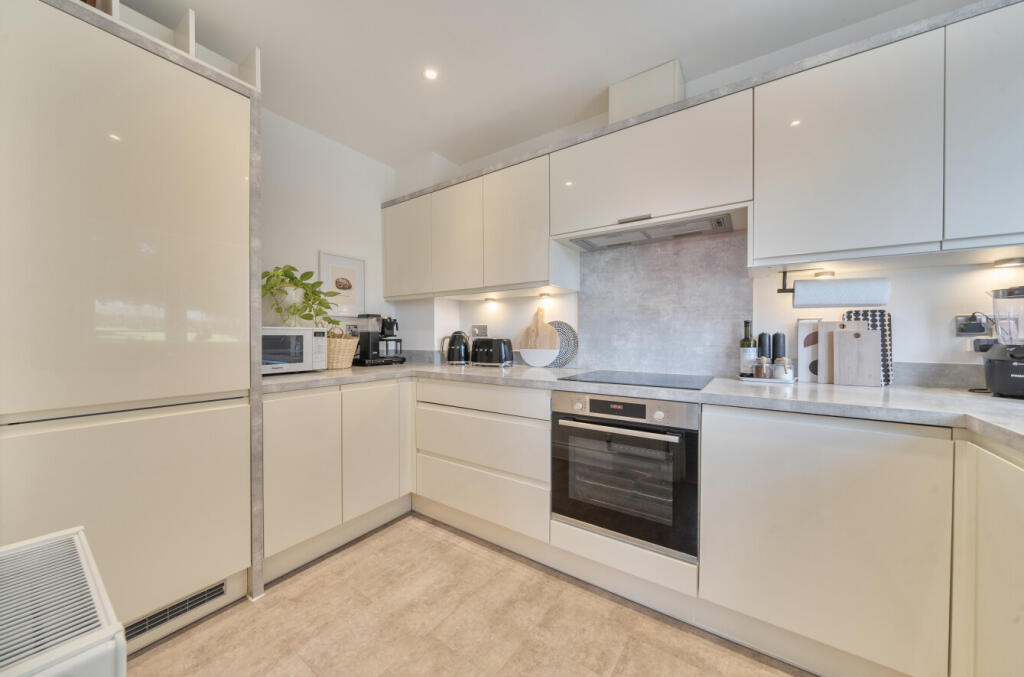 Harris Close, Orpington, BR5 - More