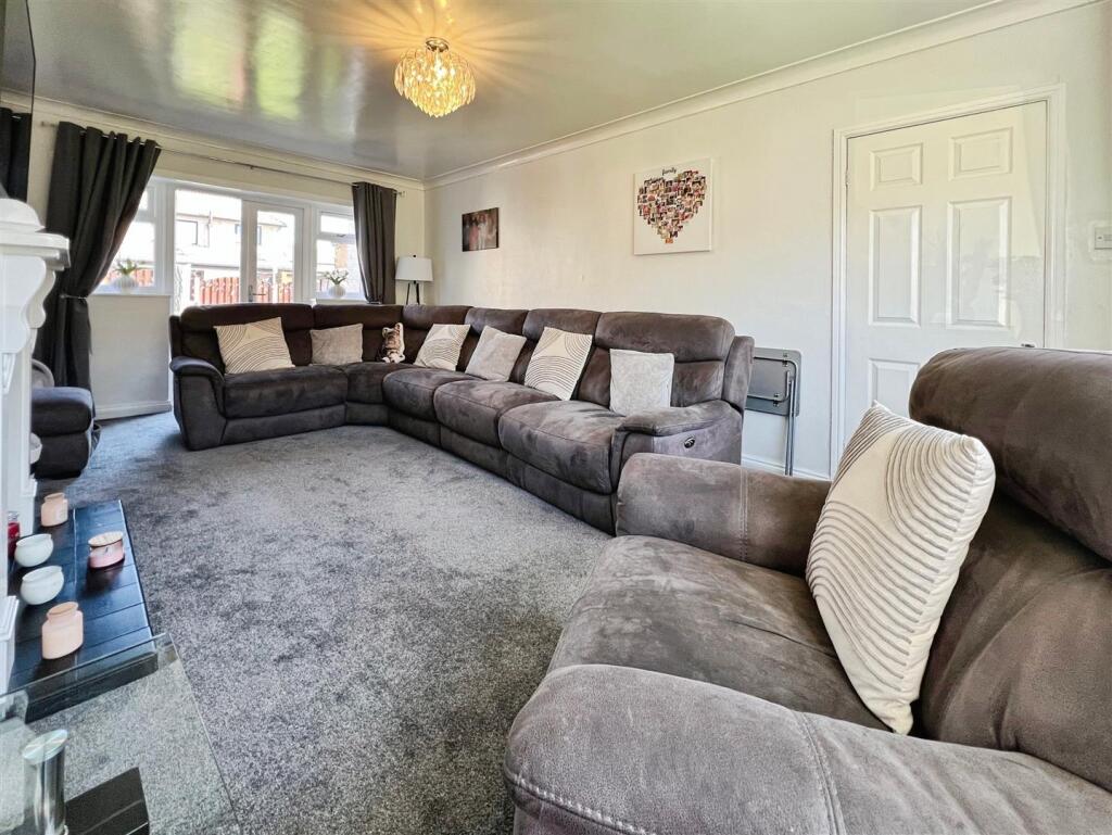House in Bradford, Wrose - More