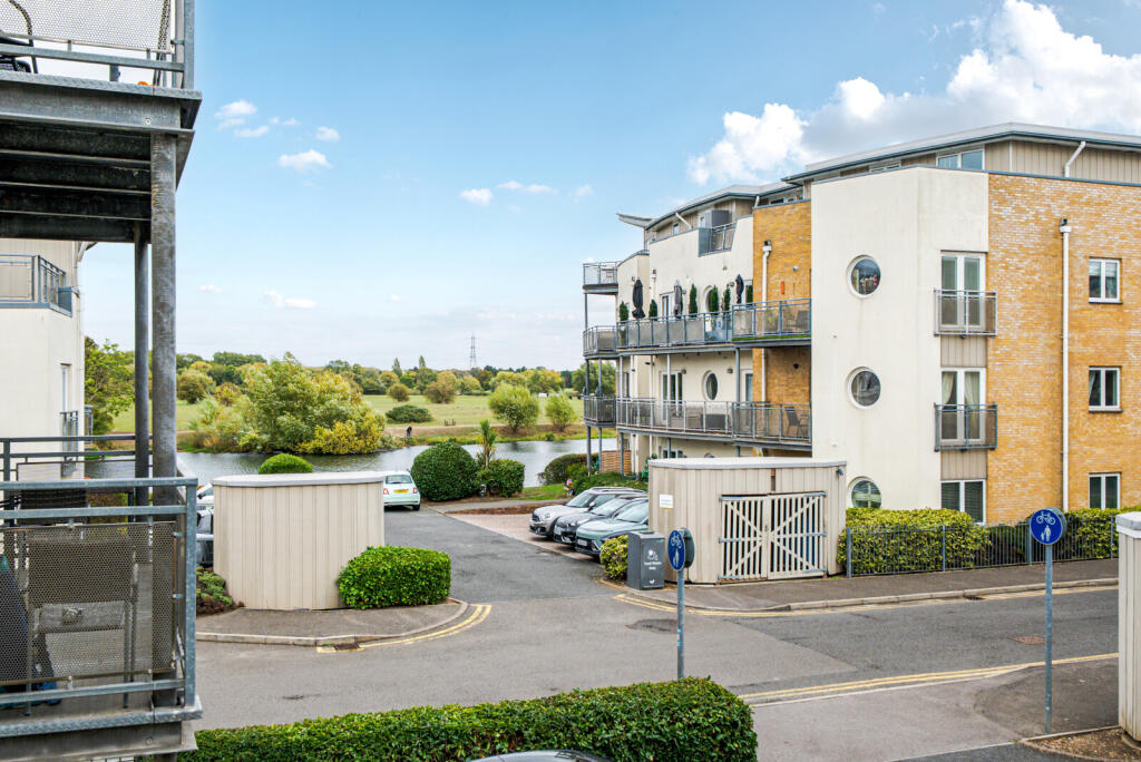 Apartment in Runnymede, Chertsey