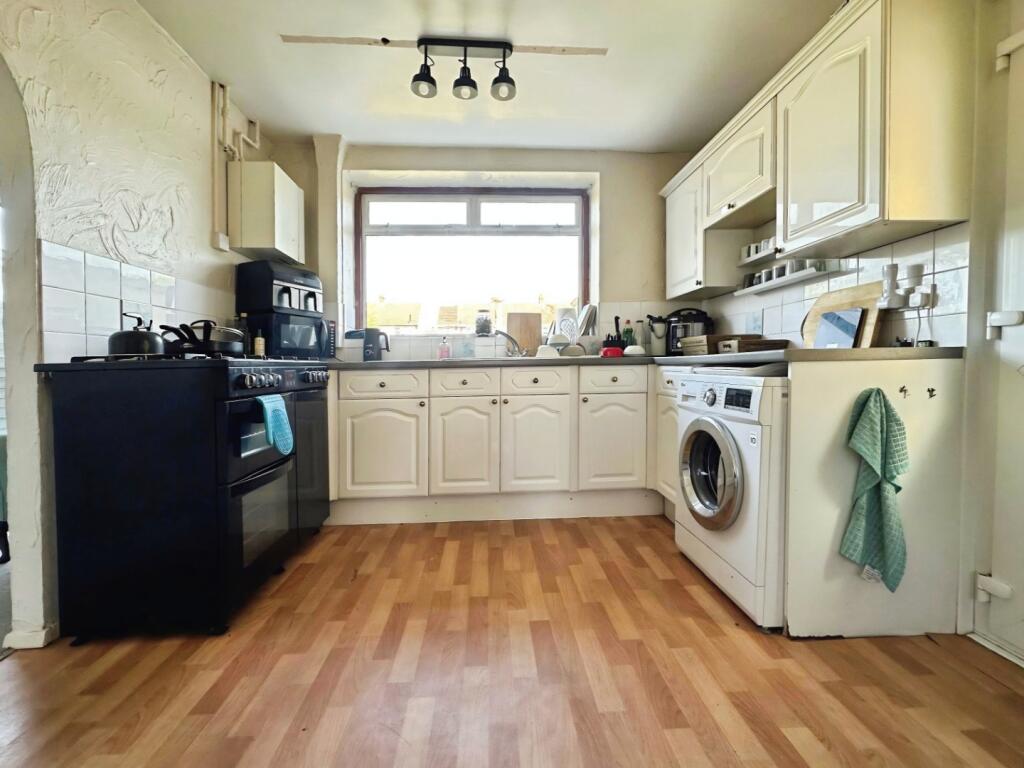 House in Slough, Cippenham - More