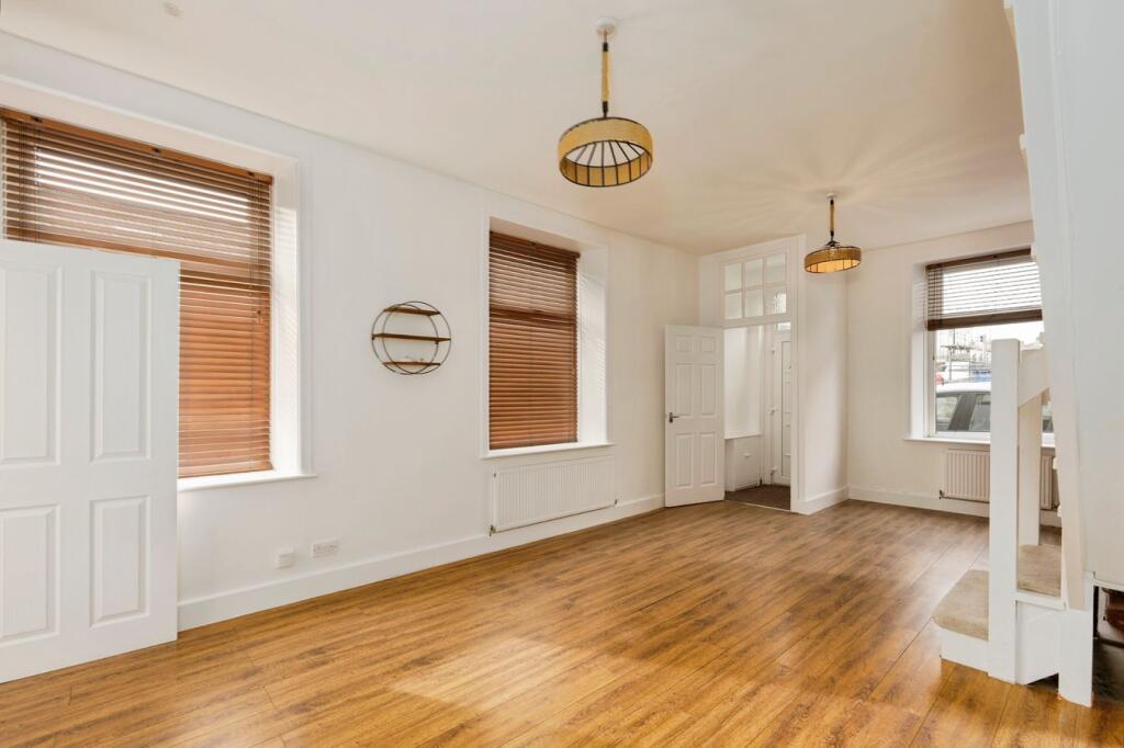 House in Hyndburn, Oakenshaw - More