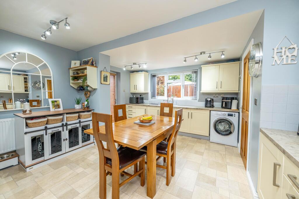 Oaken Drive, Willenhall photo 5