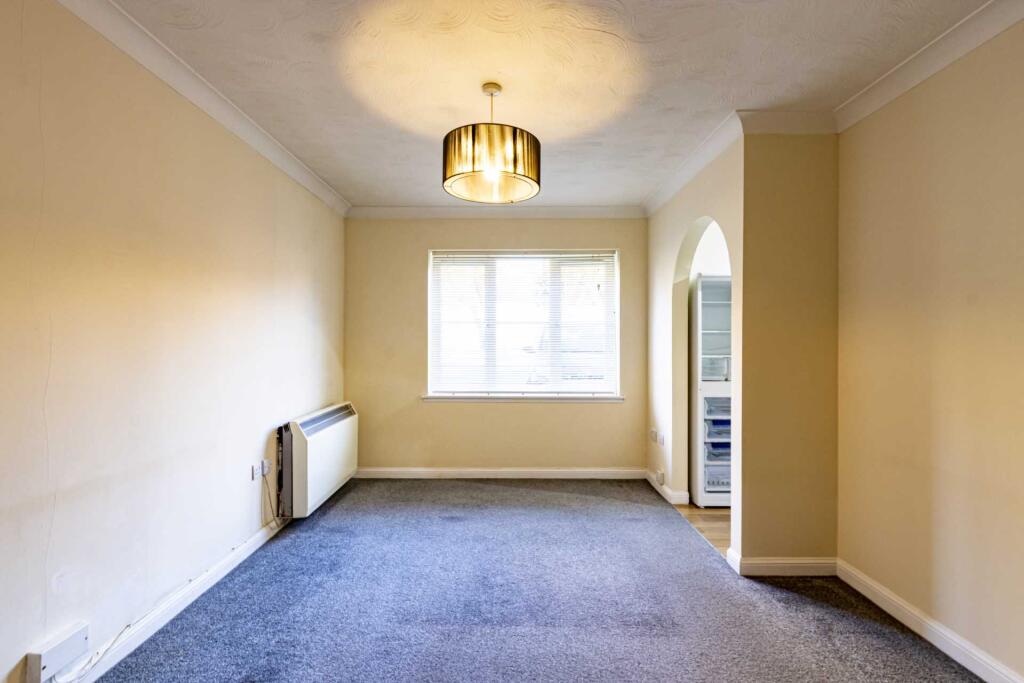 Apartment in Dacorum, Hertfordshire - View 4