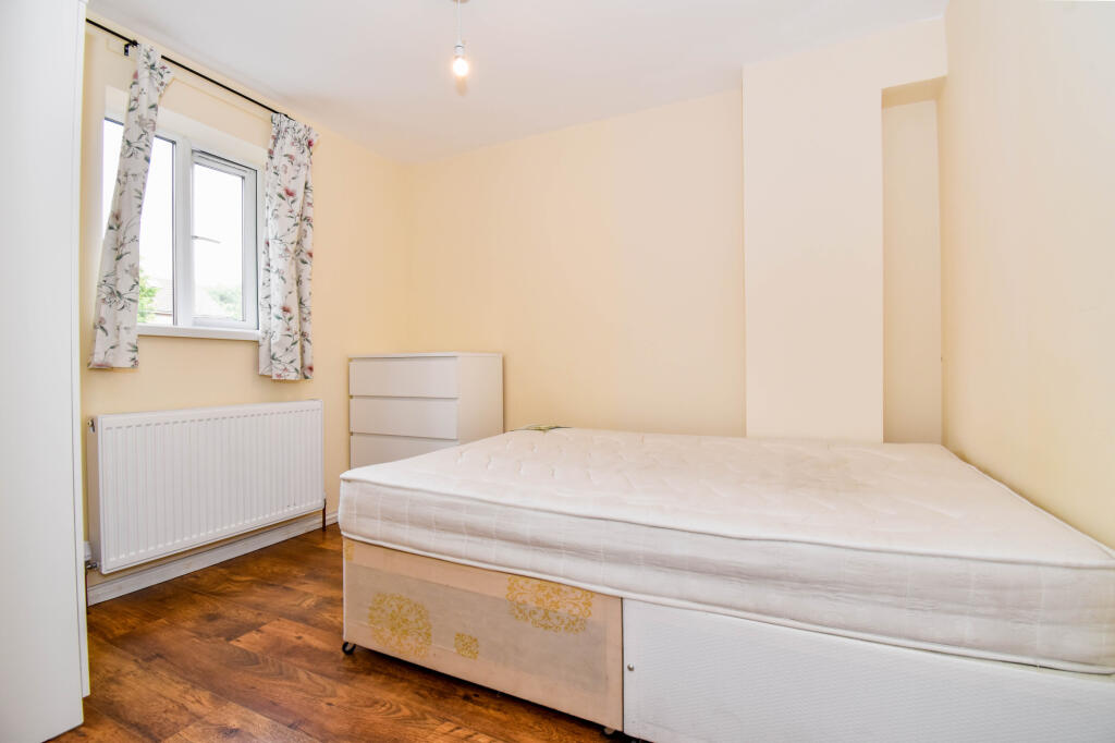 5 bedroom terraced house for rent