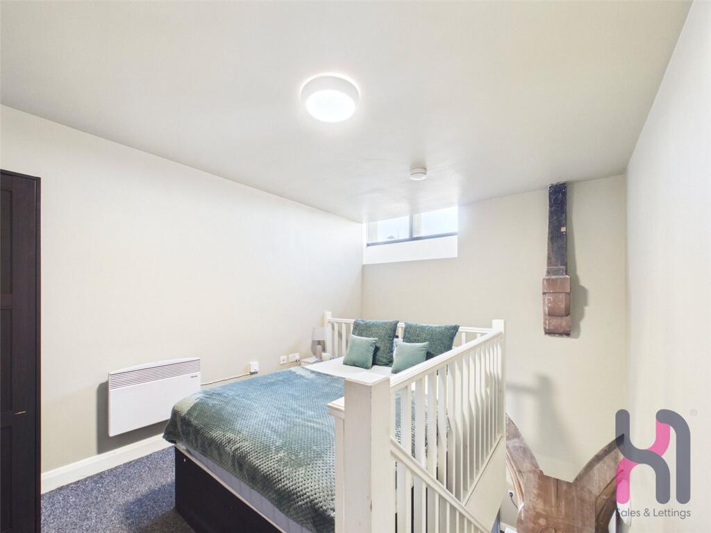 Apartment in Liverpool - More
