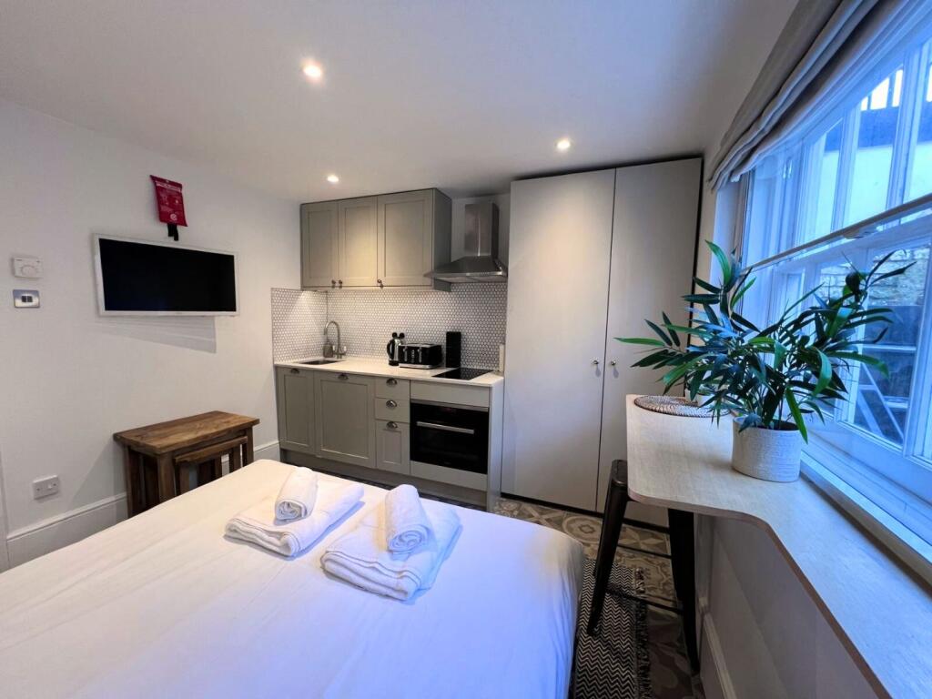 Main image of property: Studio Flat B3, 195 Gloucester Place, Baker Street NW1 6BU
