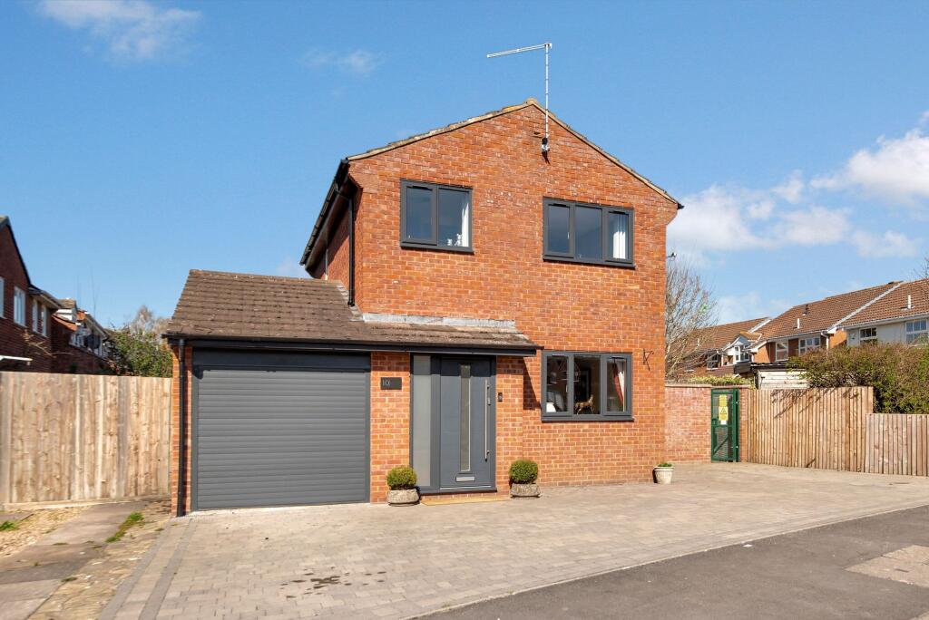 Main image of property: Hammerton Way, Wellesbourne, CV35