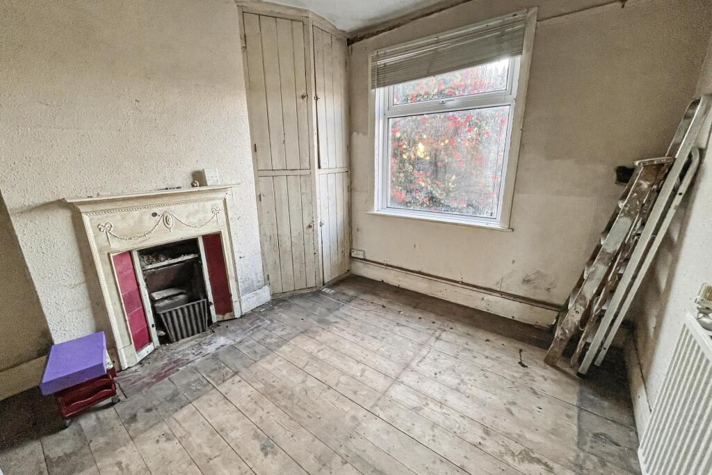 Additional image 4 of Kinson