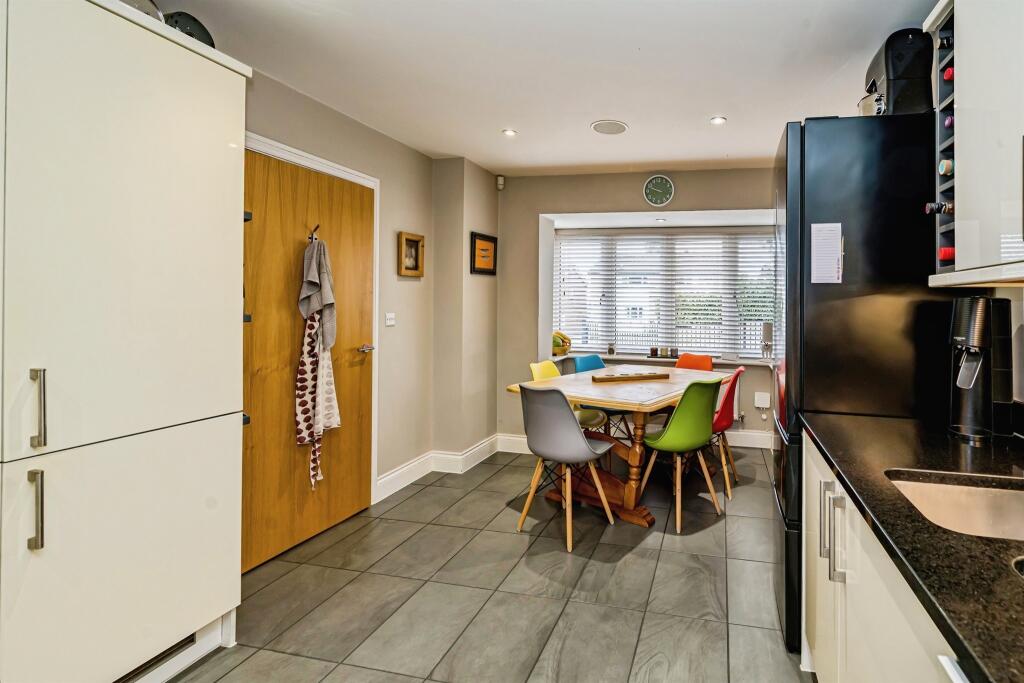House in Slough, Burnham - View 5
