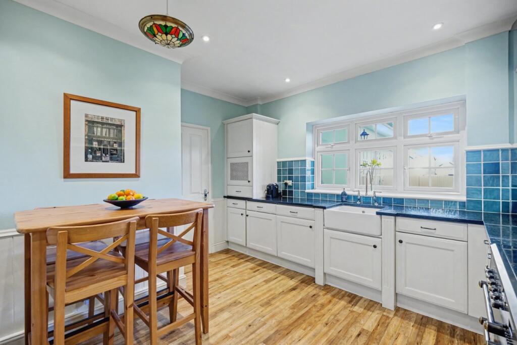 Britten Crescent, Great Baddow, Chelmsford, CM2 - View 5