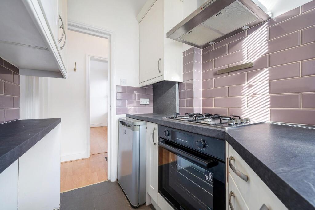 Apartment in London - View 5