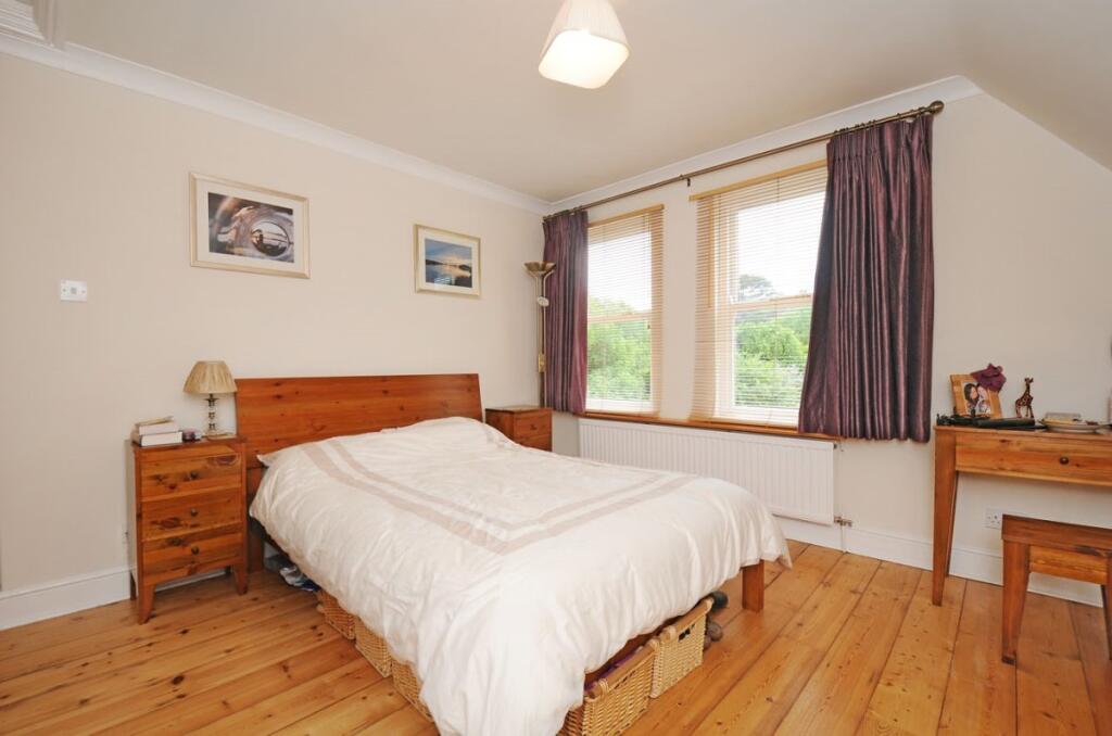 Apartment in London, Raynes Park - View 3