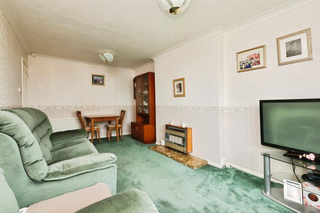 House in Rotherham, Dinnington St. John's - View 3
