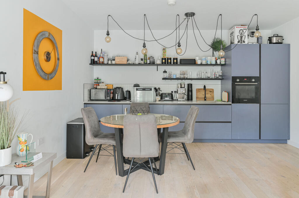 Apartment in London - More