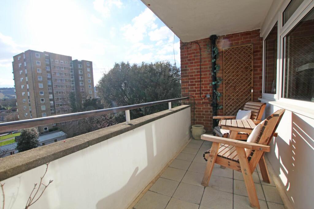 Apartment in Eastbourne, East Sussex - More