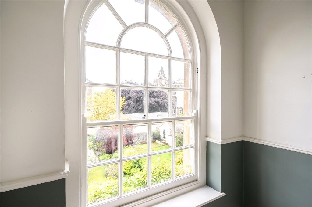 Apartment in Bristol, Sneyd Park - View 3