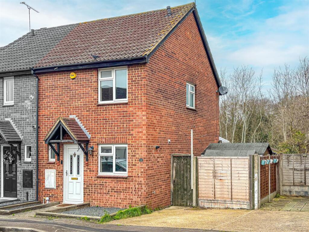 Main image of property: Woodstock Crescent, Hockley