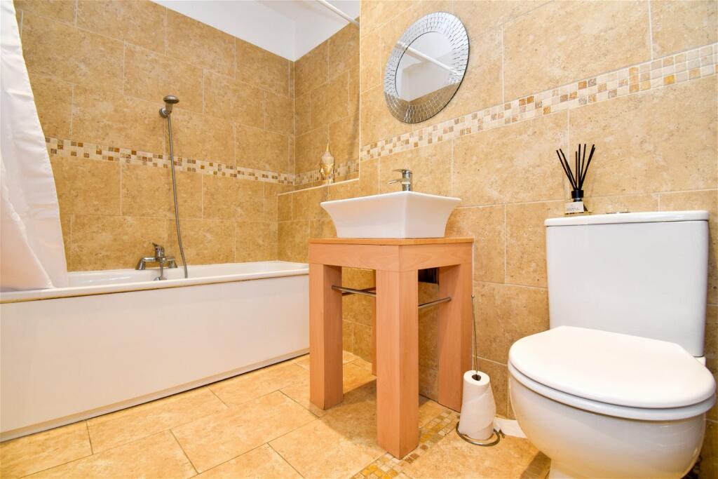 Apartment in London - View 5
