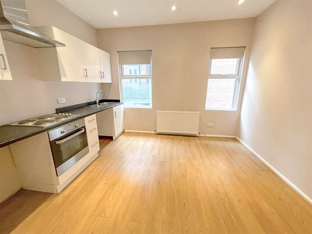Apartment in Southend-on-Sea, Westcliff-on-Sea - View 4