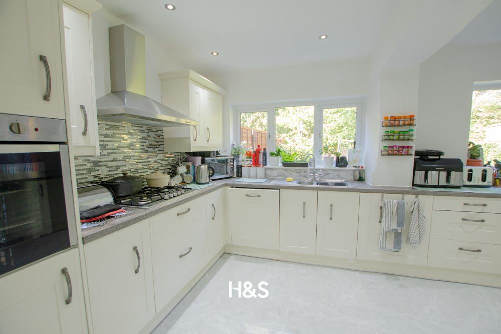 Trustin Crescent, Solihull photo 4
