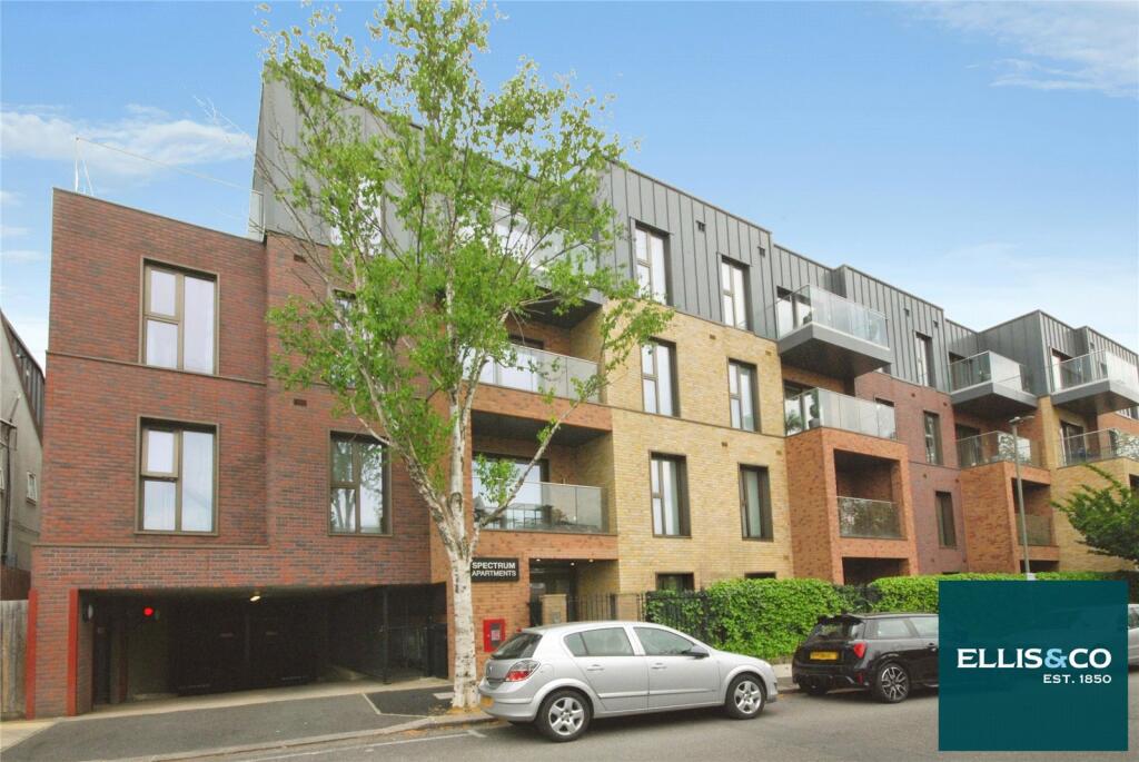 Main image of property: Hillview Gardens, Hendon, NW4