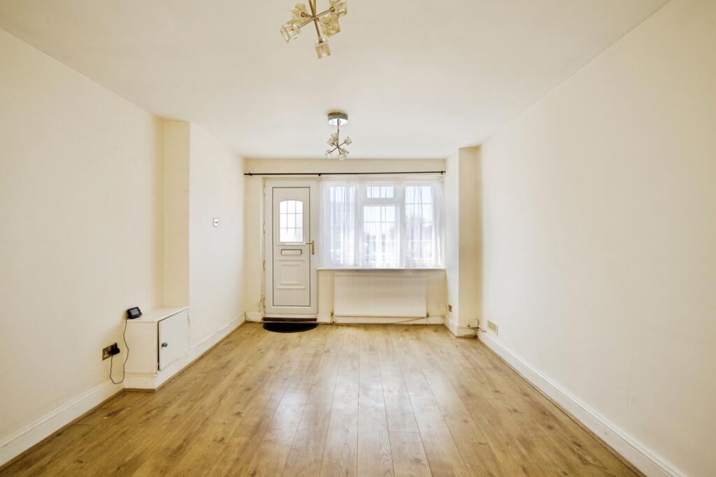 Apartment in Romford - View 2