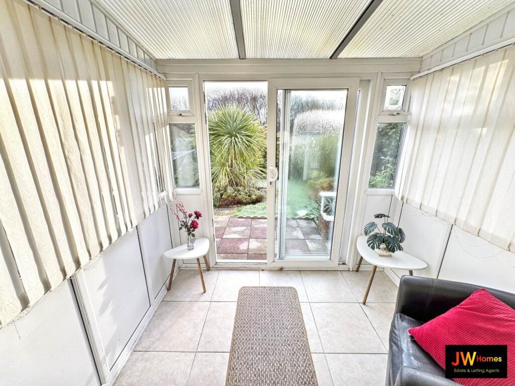 Pinewood Court, Penllwyn, Pontllanfraith  photo 4