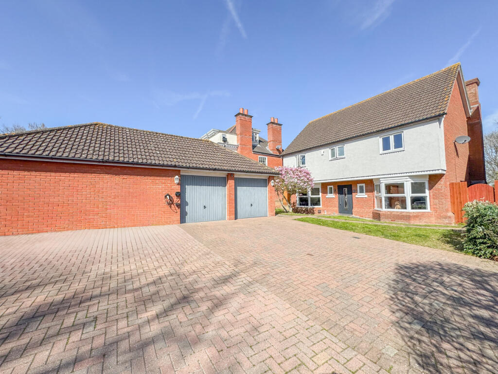 Main image of property: Wood Avenue, Hockley, SS5 5