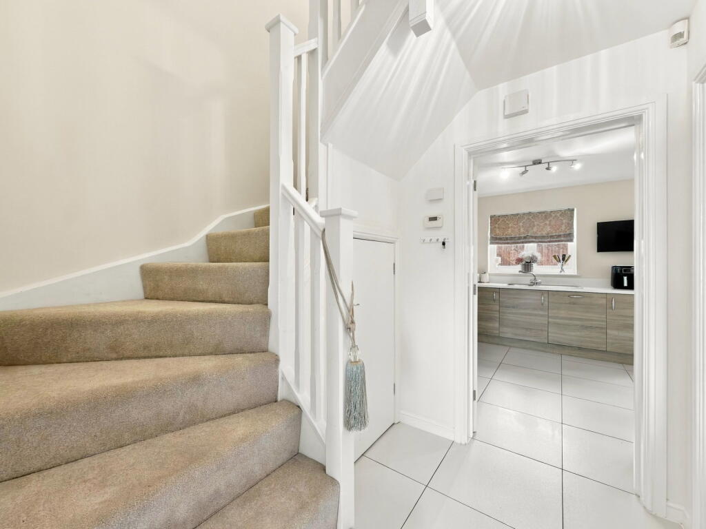 House in Newport, Mon Bank, Stow Hill - View 3