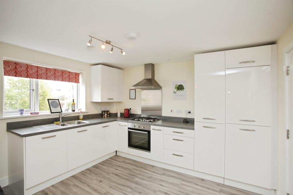 Apartment in Rugby, Warwickshire - View 3