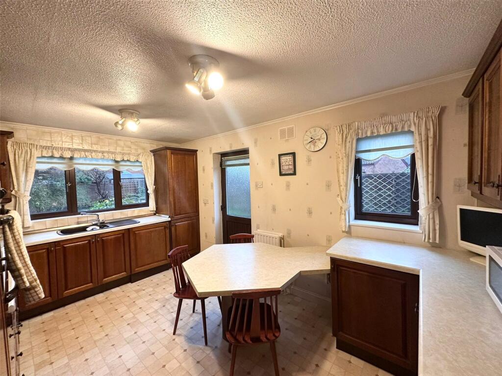 Warwick Gardens, Burnham-on-Sea, Somerset, TA8 photo 4