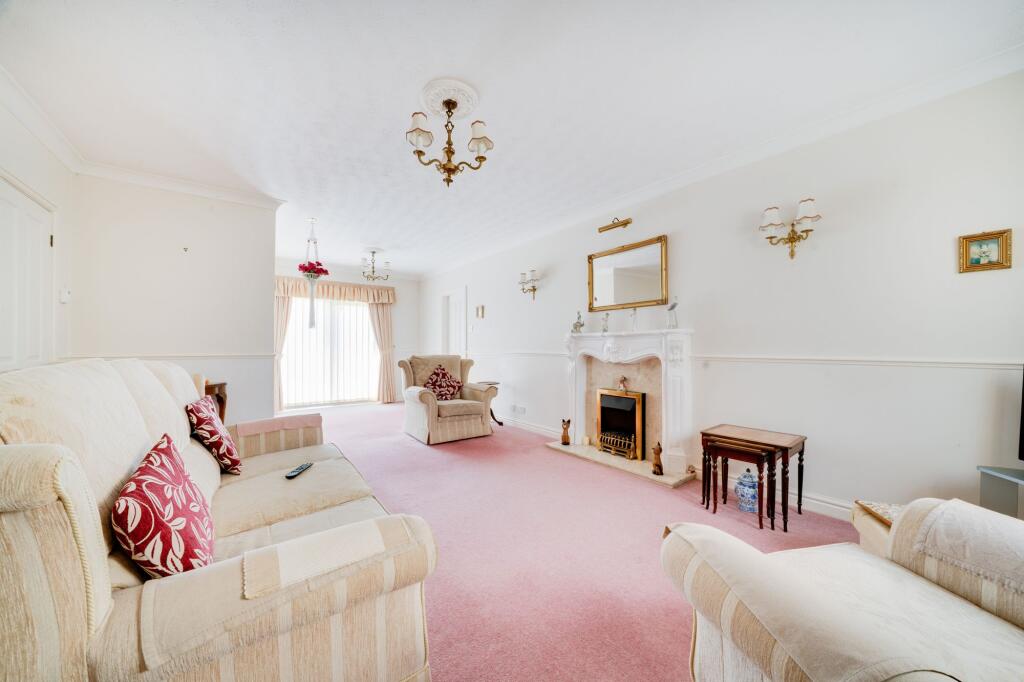 House in Caynham, Cleehill - More