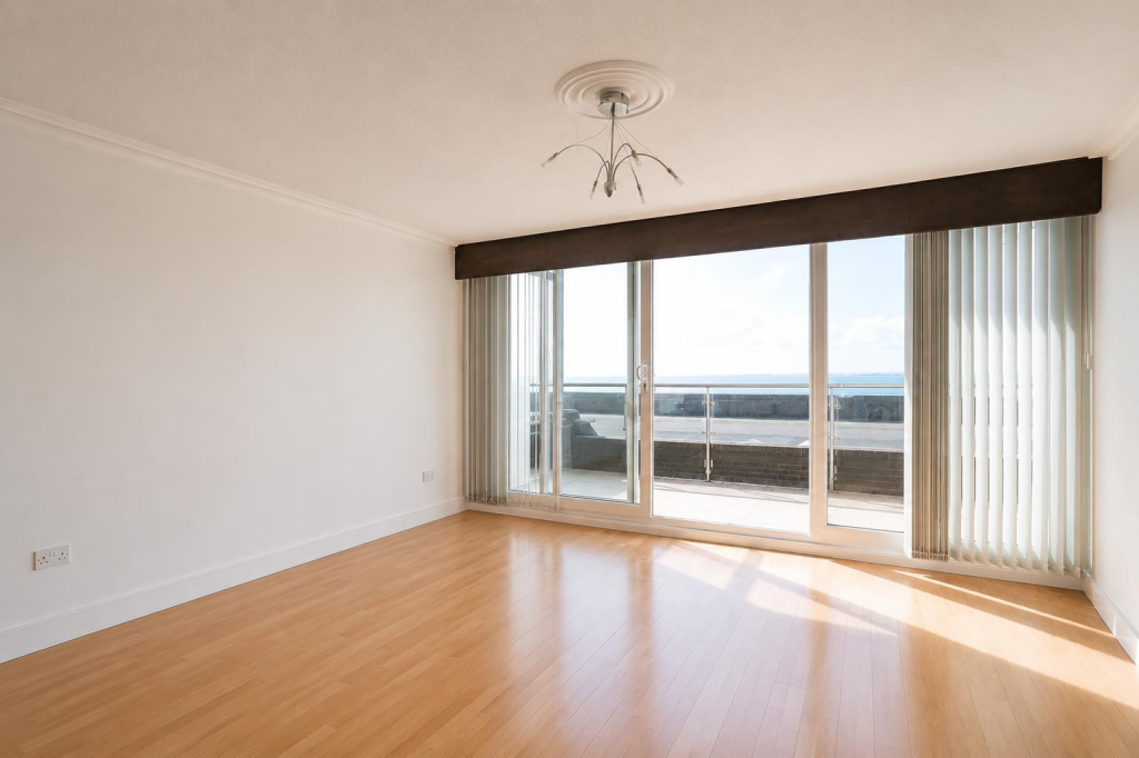 Apartment in Southend-on-Sea - View 4