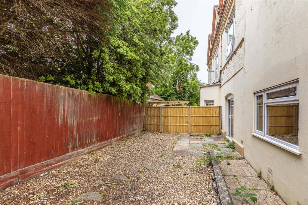 Garden Flat, Stourwood Avenue, Southbourne BH6 3PN - View 3