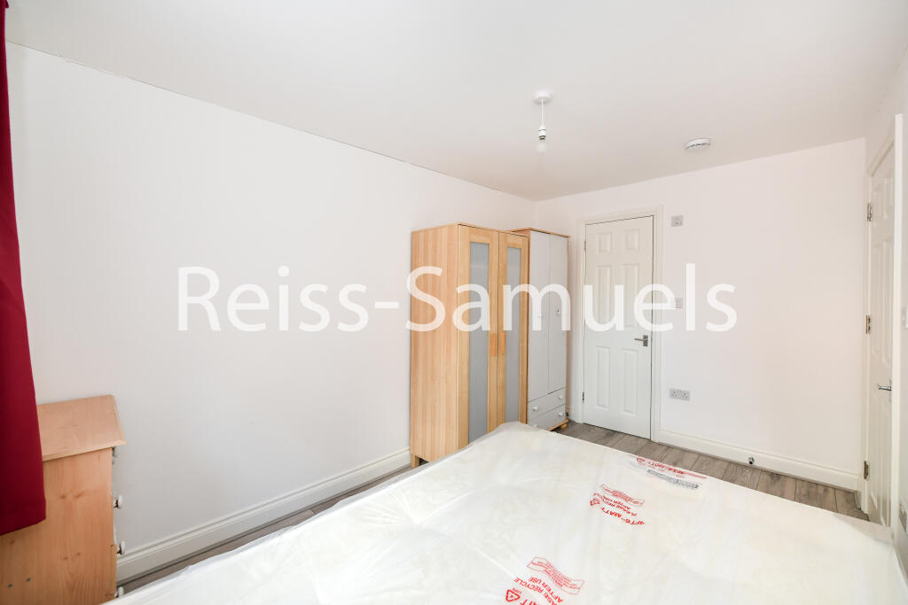 6 bedroom terraced house for rent