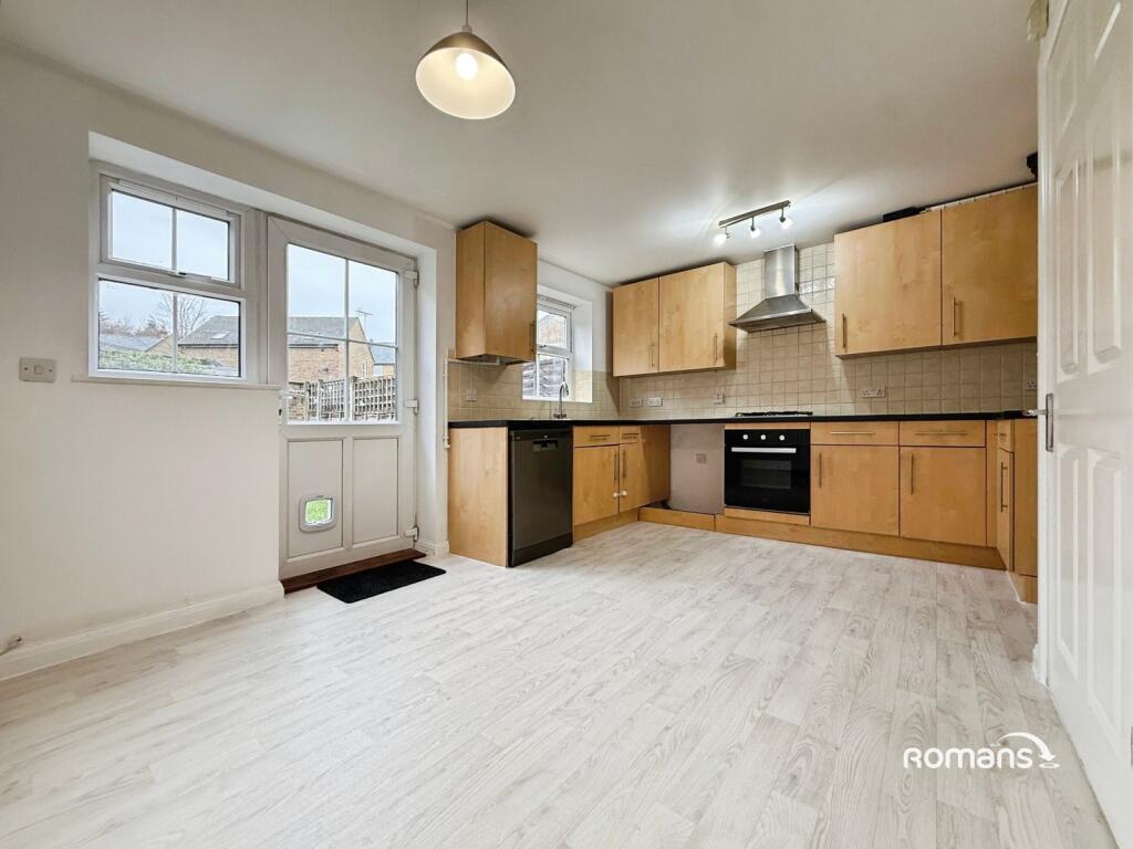 Rowner Crescent, Sherfield-on-Loddon, Hook photo 2