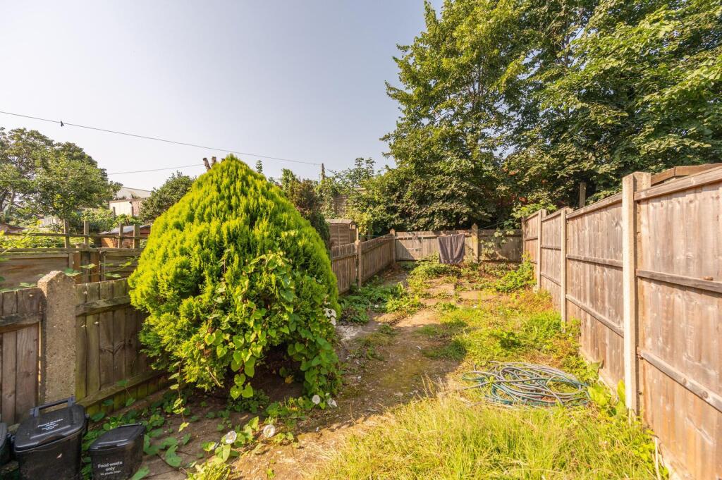 House in Croydon - View 4