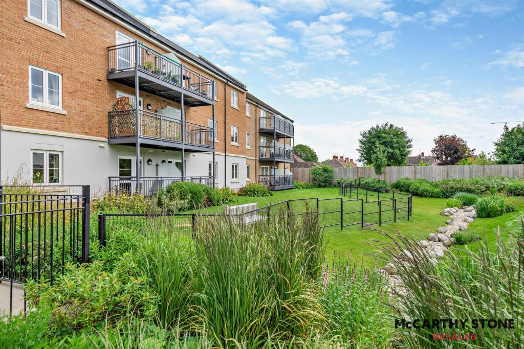 Apartment in Dorchester - View 2