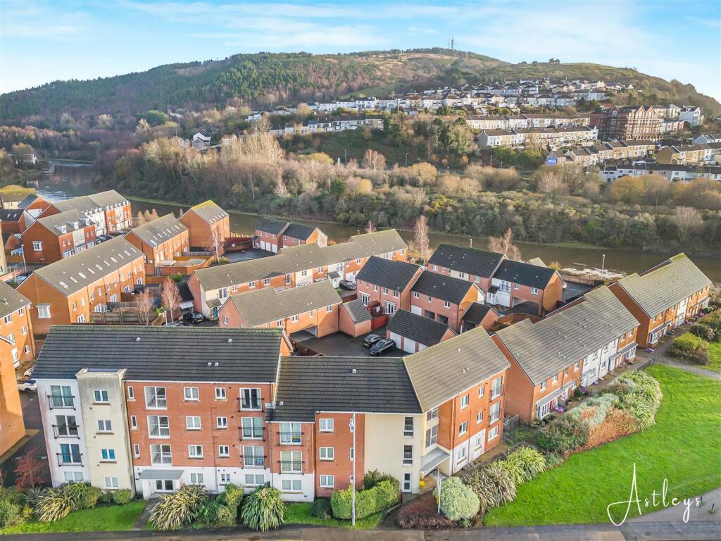 Main image of property: 90, New Cut Road, City Centre, Swansea, SA1 2DL