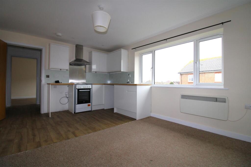 Apartment in Littlehampton, Wick - View 2