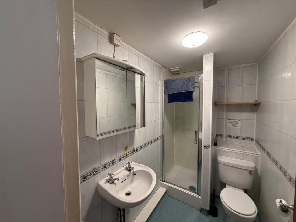 House Share, Woodhouse Road - View 3