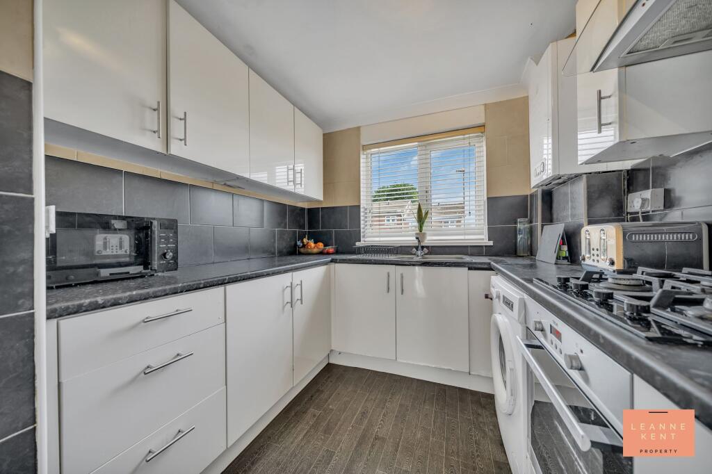 Herbert Drive, Caerphilly, CF83 photo 4