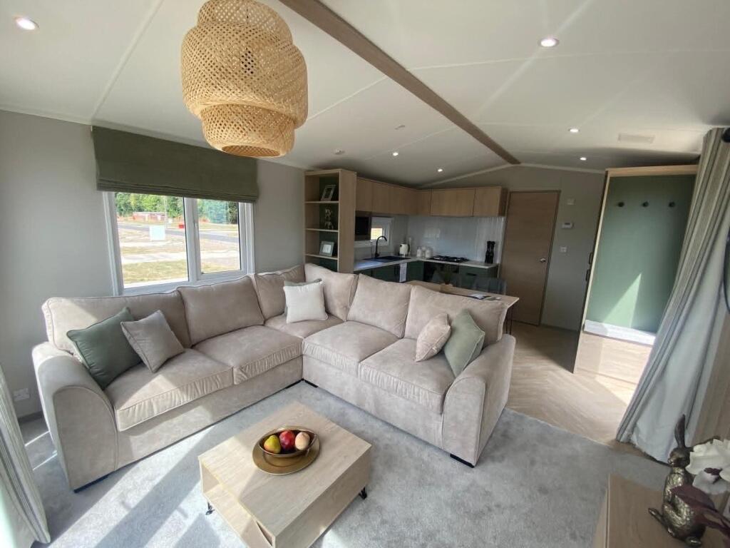 Two Bed Victory Ripley, Ketch Caravan Park, Broomhall, Worcester, Worcestershire, WR5 3HW photo 4