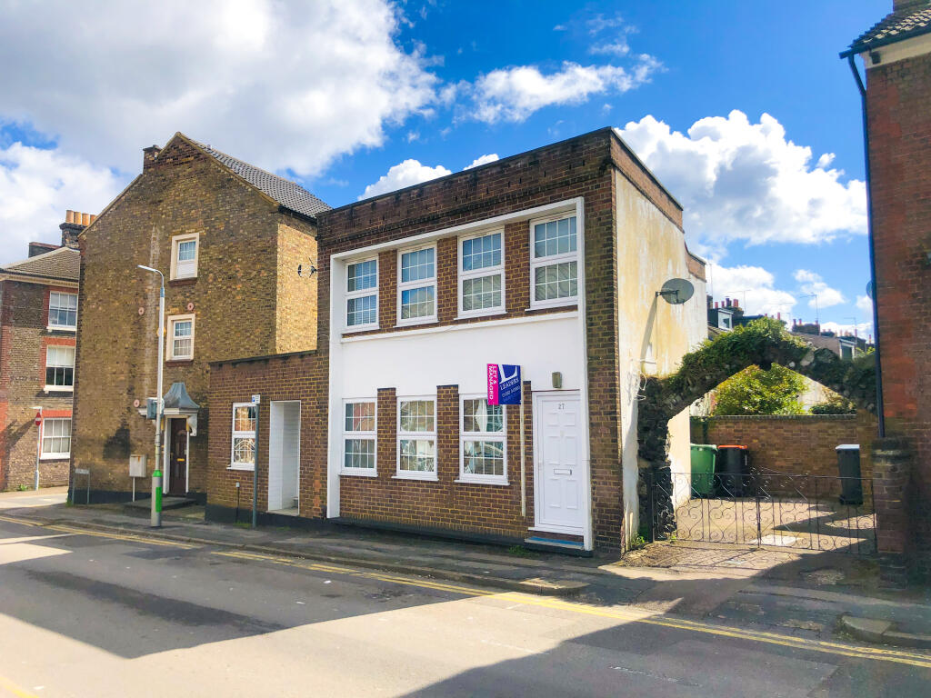 Main image of property: Albion Street, Dunstable, Bedfordshire, LU6