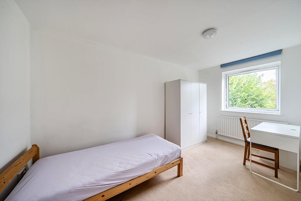 Apartment in London - View 5