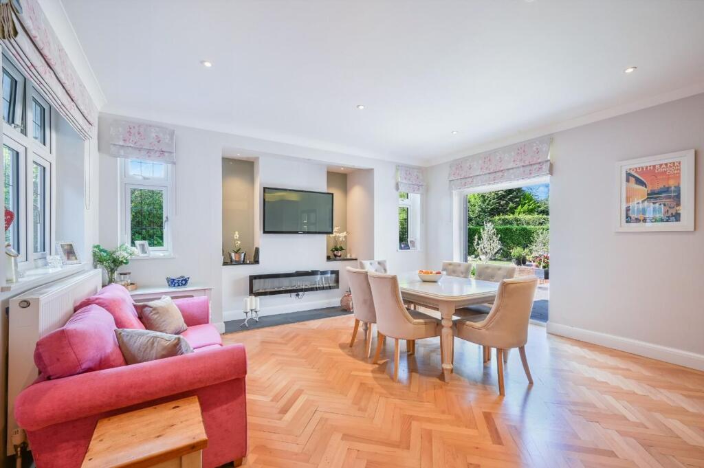 House in Reigate and Banstead, Surrey - More