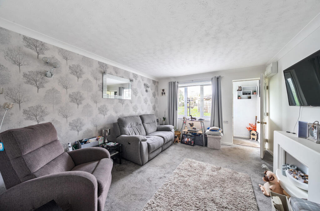 Ash Grove, Dunstable, Bedfordshire photo 2